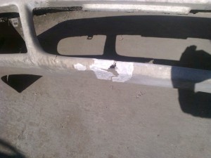 Чем заделать дырку в бампере своими руками
